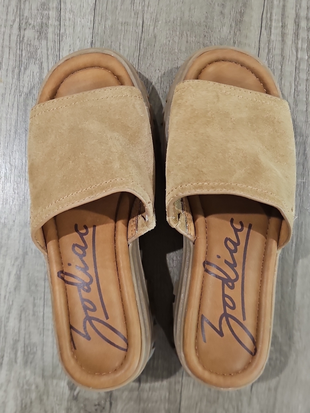 Zodiac Halle Plateform Suede Slide size 6M